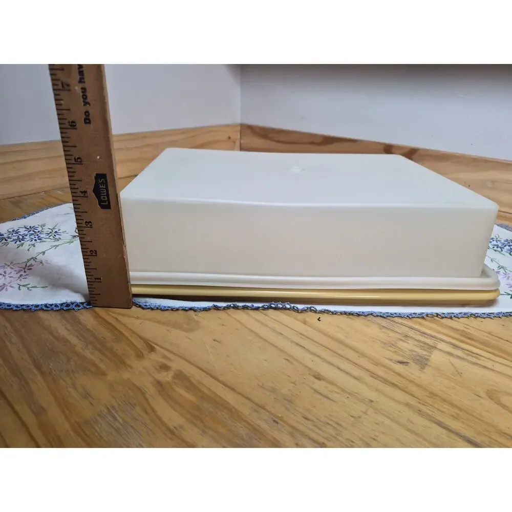 Set Of 2 Vintage Tuperware Cake Takers Gold/ Frosted
